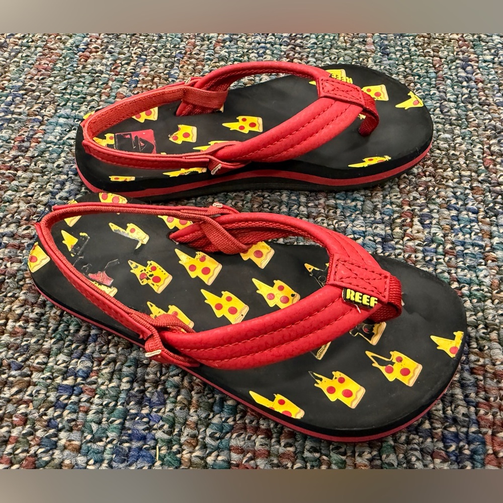 Reef Kids Red and Black Flip Flops with Pizza Print, Size 11/12 - Picture 2 of 5